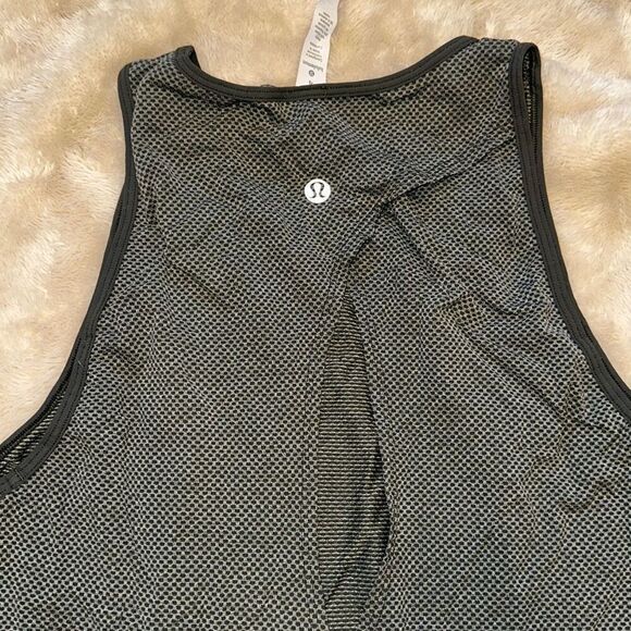 Lululemon green high neck tank top with open back | Sz 4 - Picture 5 of 6